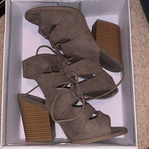 Qupid taupe suede size 8.5 heels